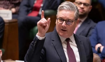 ট্রাম্পের চাপের কাছে নতি স্বীকার করবেন না ব্রিটিশ প্রধানমন্ত্রী