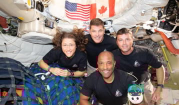 প্রশান্ত মহাসাগরে অবতরণ করতে যাচ্ছেন চাঁদের উল্টো পিঠ দেখে আসা নভোচারীরা