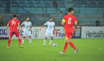 ৩ গোলে পিছিয়ে থেকে বিরতিতে বাংলাদেশ