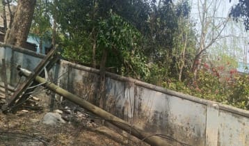 ঝড়ে ৮ বৈদ্যুতিক খুঁটি ভেঙে অন্ধকারে ২৫ হাজার গ্রাহক