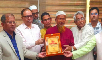 কলার মোচা দেখিয়ে ট্রেন দুর্ঘটনা ঠেকানো সেই এনামুল পেলেন সংবর্ধনা