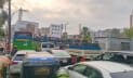 সদরঘাটমুখী রাস্তায় তীব্র যানজট, বাস ছেড়ে হেঁটে লঞ্চ ধরছে ঘরমুখো মানুষ