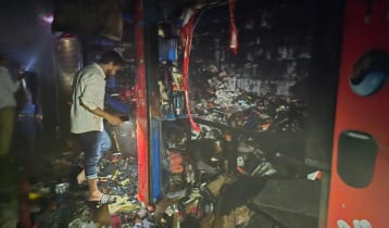 মোবাইল এক্সেসরিজ দোকানে লাগা আগুনে কোটি টাকার ক্ষতি