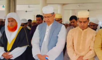 জন্মভূমিতে ঈদের নামাজ আদায় করলেন স্বরাষ্ট্রমন্ত্রী