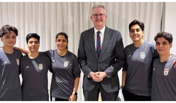 অস্ট্রেলিয়ায় আশ্রয় নেওয়া আরও এক ইরানি নারী ফুটবলারের দেশত্যাগ