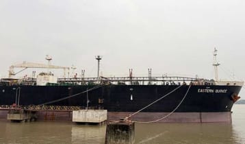 ৫১ হাজার টন জ্বালানি তেল নিয়ে দুই জাহাজ চট্টগ্রাম বন্দরে