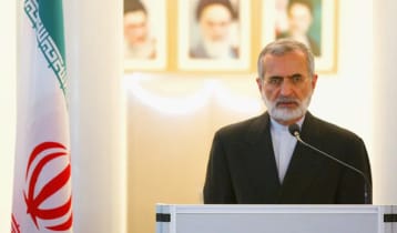 ইরানের সাবেক পররাষ্ট্রমন্ত্রী গুরুতর আহত, স্ত্রী নিহত