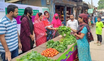 গাইবান্ধায় তরুণদের উদ্যোগে সবুজ পণ্যের বাজার 