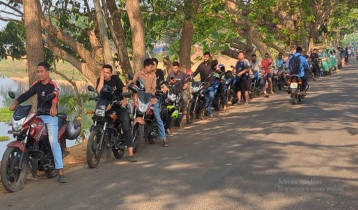 রাঙামাটিতে তেলের জন্য চালকদের দীর্ঘ অপেক্ষা