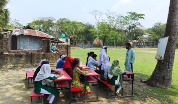 খোলা আকাশের নিচে পাঠদান