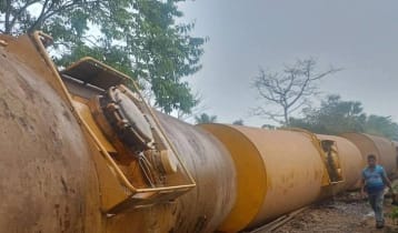 ১২ ঘণ্টাতেও স্বাভাবিক হয়নি সিলেটের রেলপথ