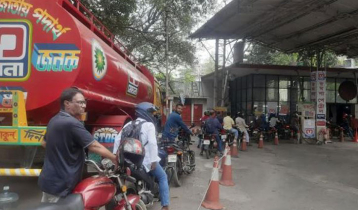 পাম্পে দীর্ঘ সারি, তেল পাওয়া নিয়ে অনিশ্চয়তা