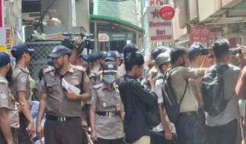 ফুটপাত দখল মুক্ত করতে অভিযান