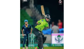 পারভেজের ঝড়ের পর মোস্তাফিজের ২ উইকেট