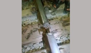 অল্পের জন্য রক্ষা পেল নীলসাগর এক্সপ্রেসের যাত্রীরা 