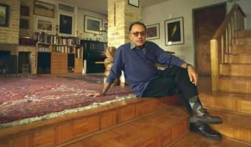 ইরানি চলচ্চিত্রকার আব্বাস কিয়ারোস্তামির বাড়িতে ক্ষেপণাস্ত্র হামলা