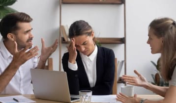 অল্পতেই রেগে যাচ্ছেন? মনোবিদদের পরামর্শ জেনে নিন