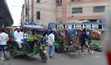 ঈদের ছুটিতে অটোরিকশার দখলে ঢাকার রাস্তা