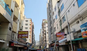 কক্সবাজারে পর্যটকদের সেবায় পর্যটন কর্মীদের ‘নীরব কান্না’