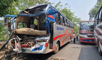 ফেনীতে ট্রাকের পেছনে বাসের ধাক্কা, আহত ৮