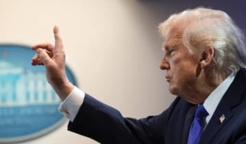 ইরান যুদ্ধ দীর্ঘায়িত হলে যুক্তরাষ্ট্রে ‘প্রবল চাপে’ পড়বেন ট্রাম্প