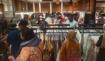 জমজমাট কেনাকাটা, বিদেশি ব্র্যান্ডের সাথে পাল্লা দিচ্ছে দেশীয় ব্র্যান্ড