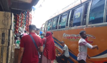 ঈদের দিনেও ঢাকা ছাড়ছেন অনেকে 