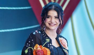 আম্মু কল দিয়ে বলল, কালকের ছবিগুলো পাঠাও