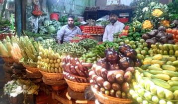 বাজারে স্বস্তি, কমেছে নিত্যপণ্যের দাম