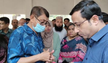 হঠাৎ উপজেলা হাসপাতালে স্বাস্থ্যমন্ত্রী, পেলেন নানা অনিয়ম