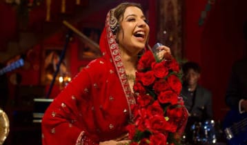 জুতার দোকানে চাকরি, ফেরি করে সিডি বিক্রি, ‘ধুরন্ধর’ গায়িকার স্বপ্নপূরণের গল্প