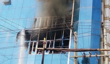 চট্টগ্রামের টেরিবাজারে বহুতল মার্কেটে আগুন