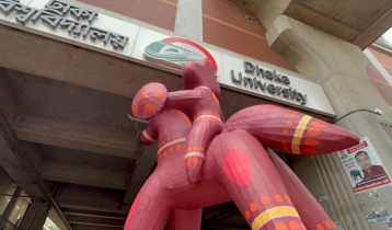 মেট্রোরেল স্টেশনে আটকে ভাঙল বৈশাখী মোটিফ