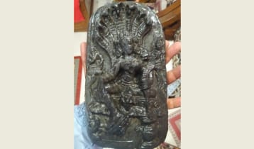 পুকুরে মাছ ধরতে গিয়ে মিলল পাথরের প্রাচীন মূর্তি