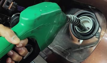 মোটরসাইকেলে তেল নিতে লাগবে হেলমেট-লাইসেন্স, দেখাতে হবে বৈধ কাগজপত্র