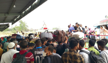 পাটুরিয়া লঞ্চঘাটে যাত্রীদের ভিড়