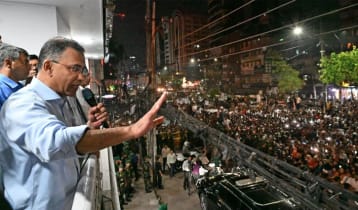 নেতাকর্মীদের সাধারণ মানুষের পাশে দাঁড়ানোর আহ্বান প্রধানমন্ত্রীর