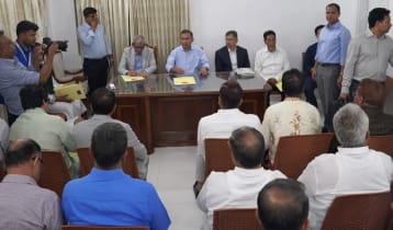 নয়াপল্টনে দলীয় কার্যালয়ে নেতাদের সঙ্গে প্রধানমন্ত্রীর মতবিনিময় 