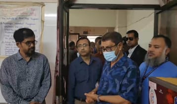 আকস্মিক পরিদর্শনে গিয়ে স্বাস্থ্যমন্ত্রী দেখলেন, হাসপাতালে অর্ধেক চিকিৎসক অনুপস্থিত