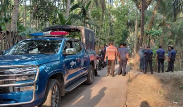 বাগেরহাটে পুলিশকে কুপিয়ে আসামি ছিনতাই