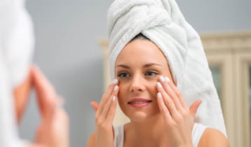 ত্বকের ঘড়ি মেনে যত্ন: কখন, কীভাবে সাজাবেন রূপচর্চার রুটিন