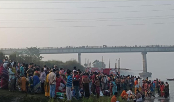 হোসেনপুরে অষ্টমী স্নানে পুণ্যার্থীর ঢল