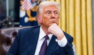 ট্রাম্পকে অপসারণে সংবিধানের ২৫তম সংশোধনী প্রয়োগের দাবি