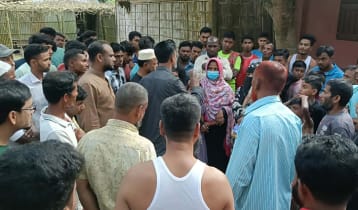 স্ত্রীর স্বীকৃতি ও সন্তানের পিতৃত্বের পরিচয়ের দাবিতে যুবকের বাড়িতে দুই নারী