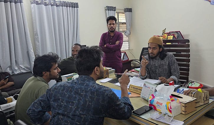 রাকসু জিএস আম্মার ও ছাত্র অধিকার পরিষদের মারুফের মধ্যে বাগ্‌বিতণ্ডা