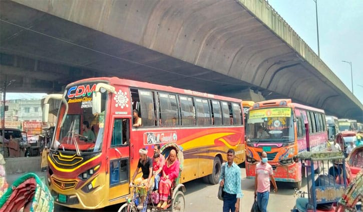 সায়েদাবাদ বাস টার্মিনালে যাত্রীর চাপ কম, লোকাল বাস-পাঠাওয়ে যাত্রী সংকট