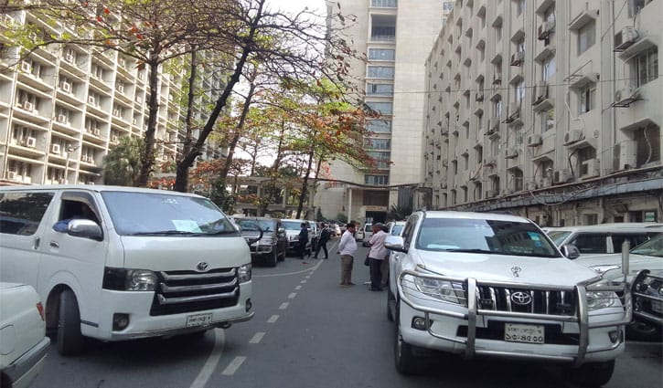 শেষ কর্মদিবসেও সচিবালয়ে কর্মচাঞ্চল্য