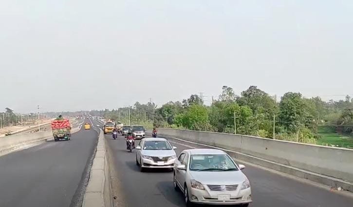 ১২০০ পুলিশ ও ড্রোনে নজরদারি, উত্তরের মহাসড়কে স্বস্তির ঈদযাত্রা