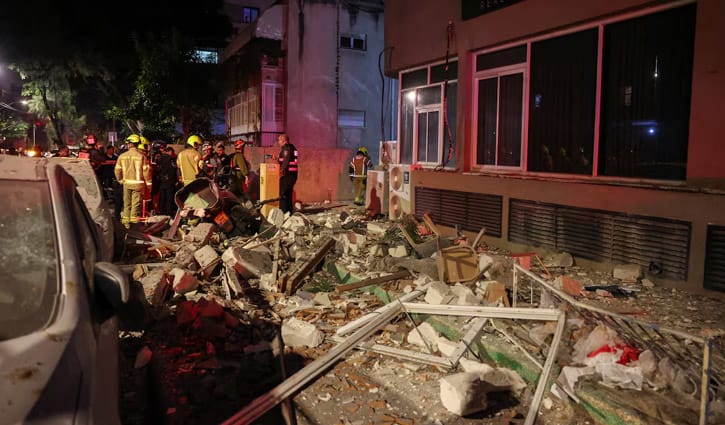 মধ্য ইসরায়েলে ইরানের ‘প্রতিশোধমূলক’ হামলায় নিহত ২, ব্যাপক ক্ষয়ক্ষতি