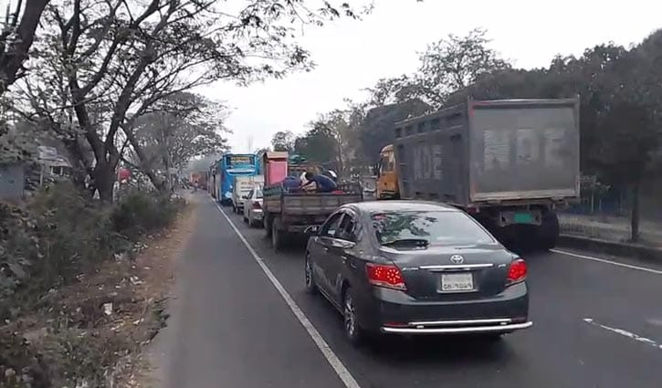 গজারিয়ায় ঢাকা-চট্টগ্রাম মহাসড়কে তীব্র যানজট